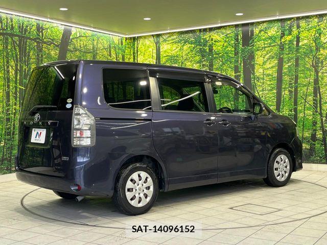 Toyota VOXY 2012-01 7880397-17