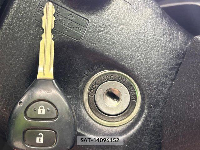 Toyota VOXY 2012-01 7880397-3