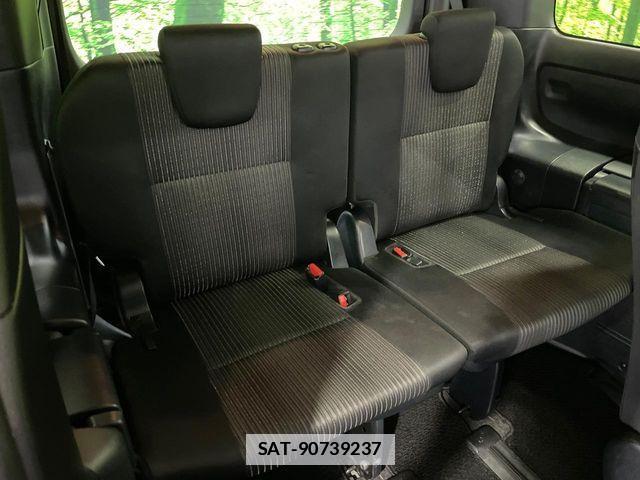 Toyota VOXY 2019-07 7880378-10