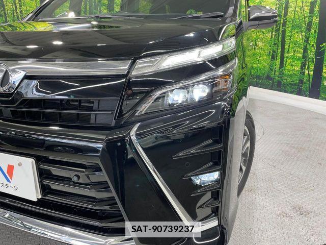 Toyota VOXY 2019-07 7880378-13