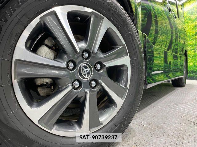 Toyota VOXY 2019-07 7880378-14