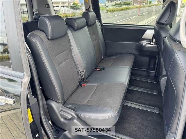 Toyota VOXY 2013-09 7880394-17