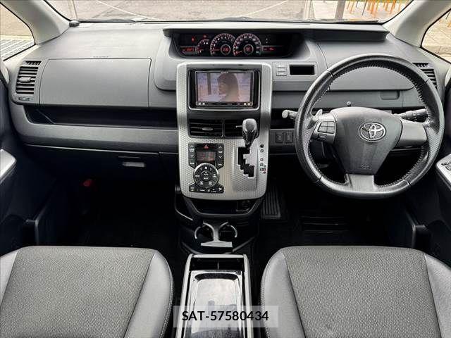 Toyota VOXY 2013-09 7880394-1