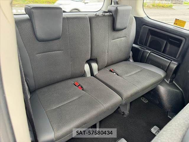 Toyota VOXY 2013-09 7880394-19