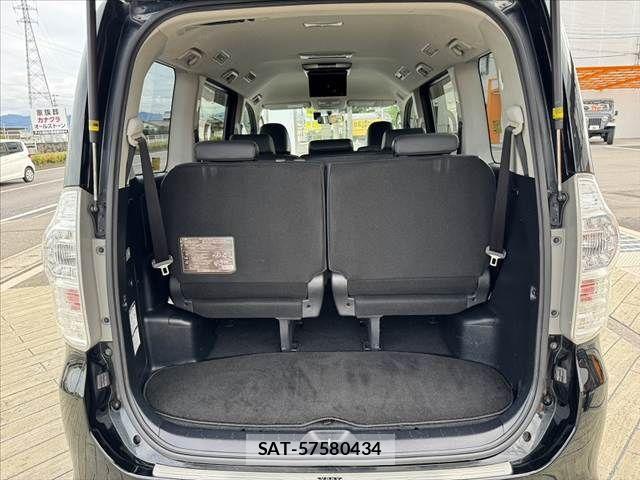 Toyota VOXY 2013-09 7880394-21