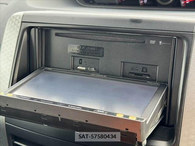 Toyota VOXY 2013-09 7880394-24