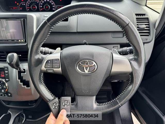 Toyota VOXY 2013-09 7880394-26