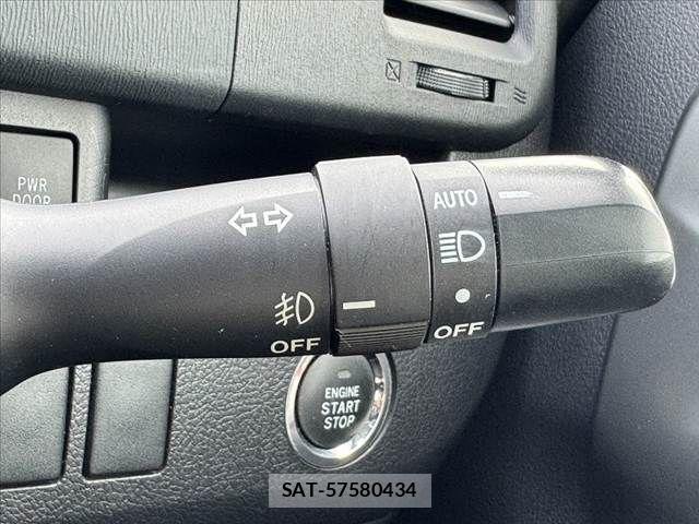 Toyota VOXY 2013-09 7880394-28