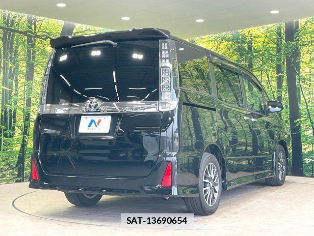 Toyota VOXY 2015-08 7880386-17