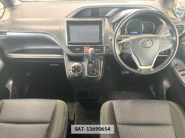 Toyota VOXY 2015-08 7880386-1