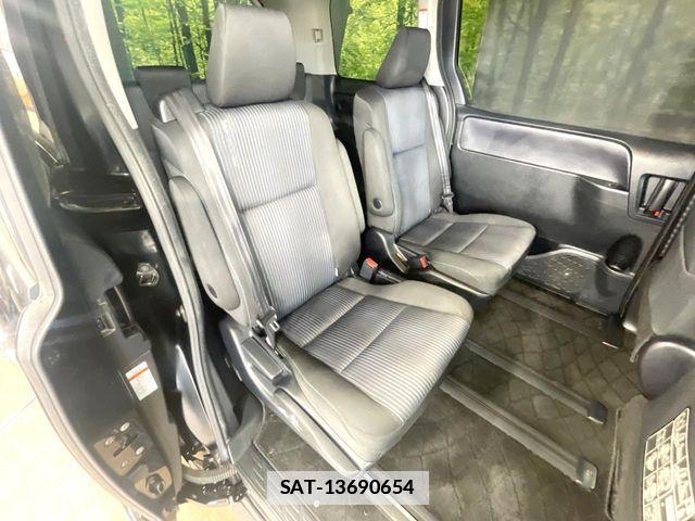 Toyota VOXY 2015-08 7880386-8