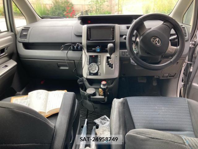 Toyota VOXY 2009-07 7880411-9