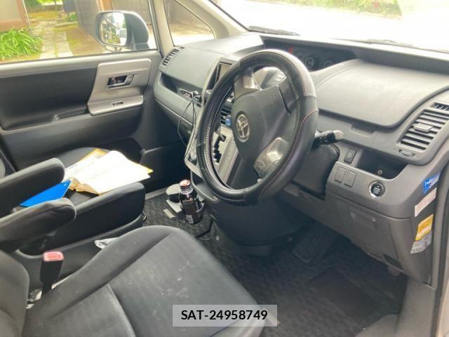 Toyota VOXY 2009-07 7880411-10