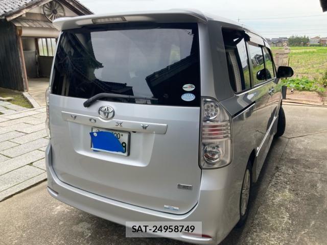 Toyota VOXY 2009-07 7880411-2