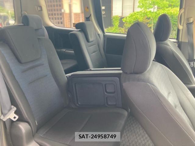 Toyota VOXY 2009-07 7880411-8