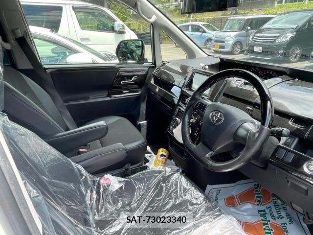 Toyota VOXY 2013-10 7880396-1