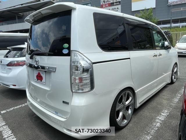 Toyota VOXY 2013-10 7880396-2