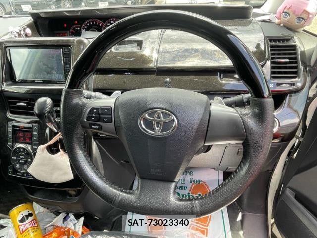Toyota VOXY 2013-10 7880396-3