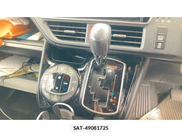 Toyota VOXY 2017-08 7880377-19