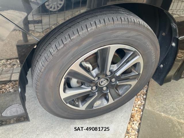 Toyota VOXY 2017-08 7880377-4
