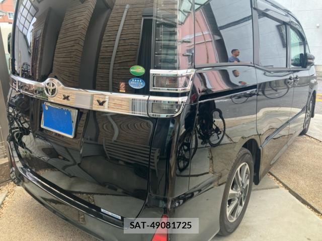 Toyota VOXY 2017-08 7880377-6