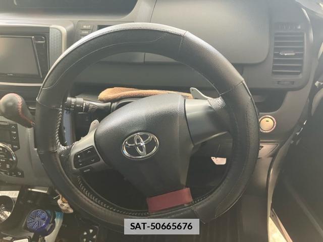 Toyota VOXY 2013-09 7880404-14