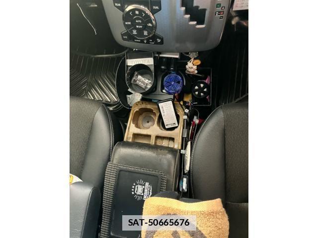 Toyota VOXY 2013-09 7880404-16