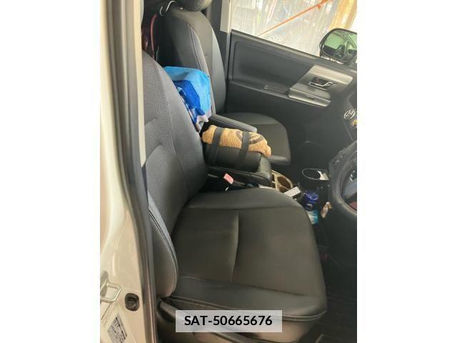 Toyota VOXY 2013-09 7880404-17