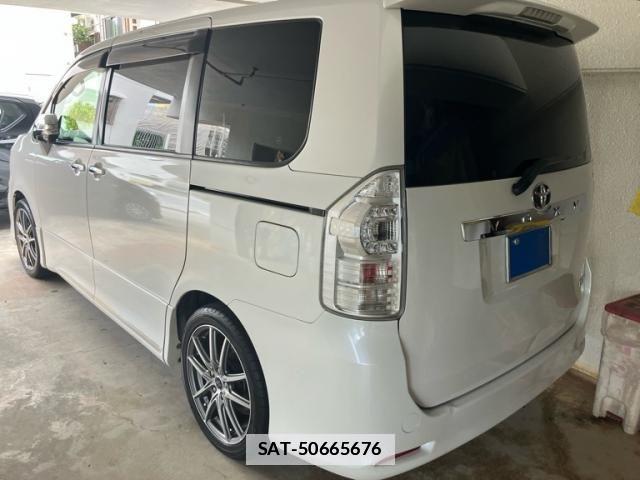 Toyota VOXY 2013-09 7880404-5