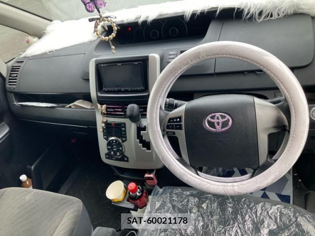 Toyota VOXY 2010-07 7880408-11