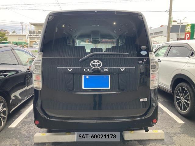 Toyota VOXY 2010-07 7880408-3