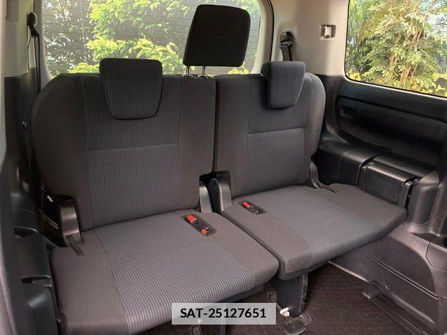 Toyota VOXY 2017-08 7903604-9