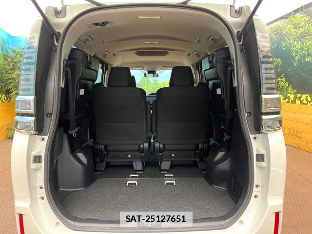 Toyota VOXY 2017-08 7903604-10