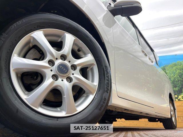Toyota VOXY 2017-08 7903604-13