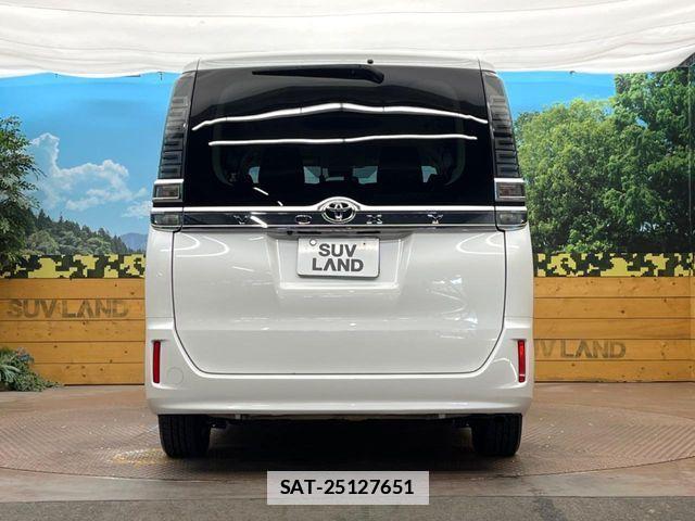 Toyota VOXY 2017-08 7903604-15