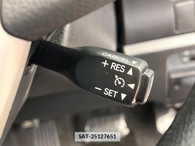 Toyota VOXY 2017-08 7903604-3