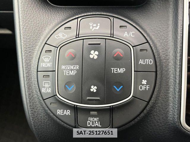 Toyota VOXY 2017-08 7903604-6