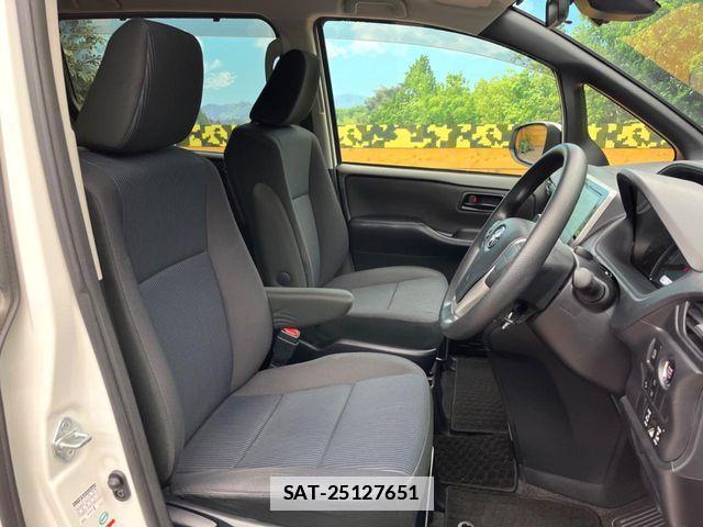 Toyota VOXY 2017-08 7903604-7