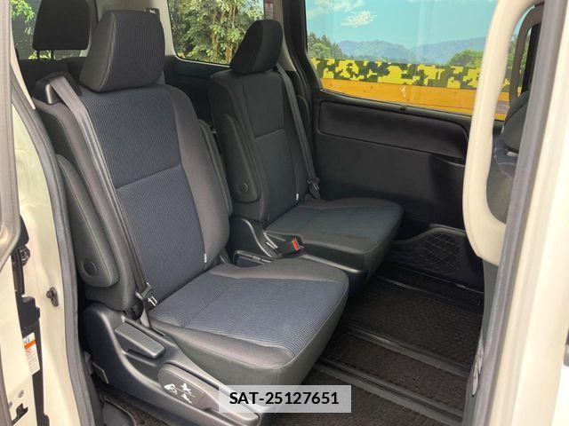 Toyota VOXY 2017-08 7903604-8