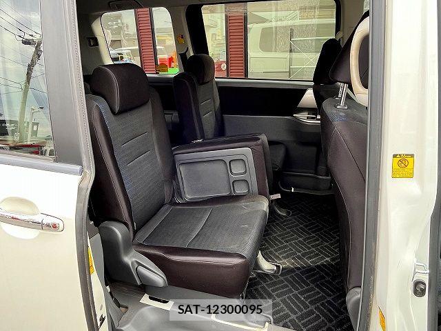 Toyota VOXY 2009-05 7903605-9
