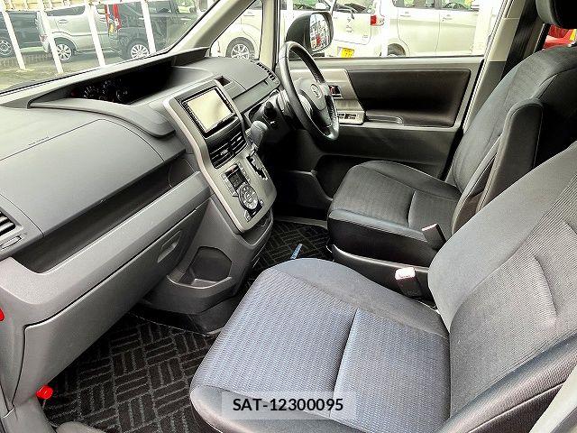 Toyota VOXY 2009-05 7903605-18