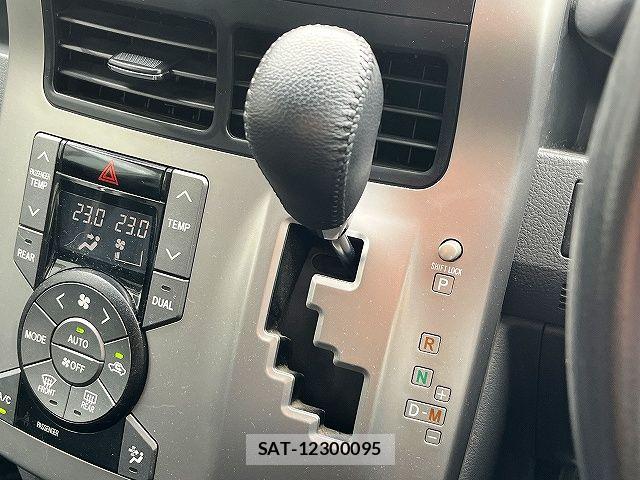 Toyota VOXY 2009-05 7903605-19