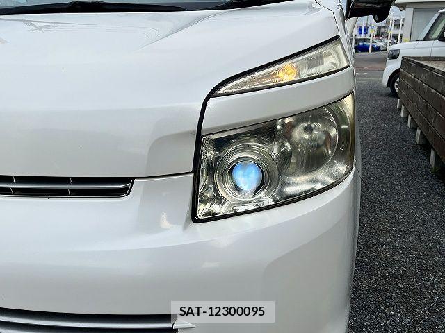 Toyota VOXY 2009-05 7903605-24