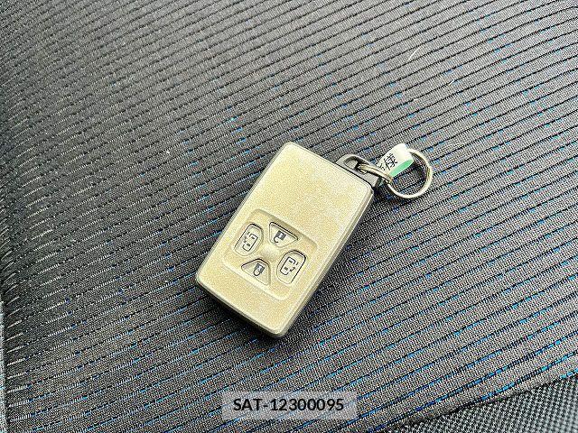Toyota VOXY 2009-05 7903605-25