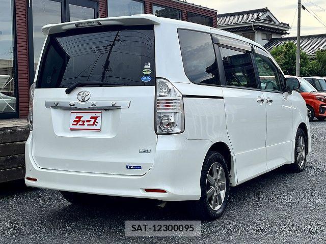 Toyota VOXY 2009-05 7903605-2