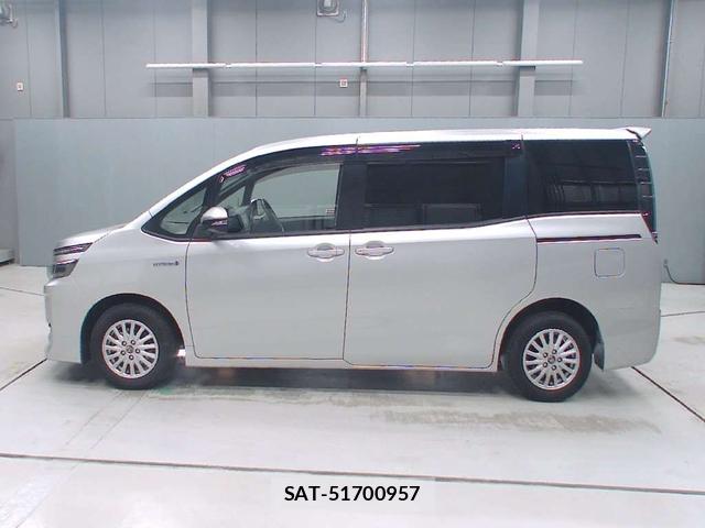 Toyota VOXY 2015-04 7891127-1