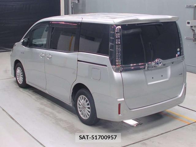 Toyota VOXY 2015-04 7891127-2