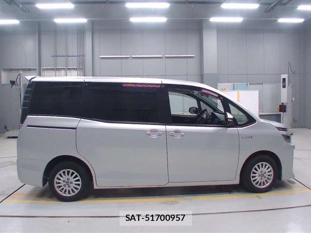 Toyota VOXY 2015-04 7891127-4