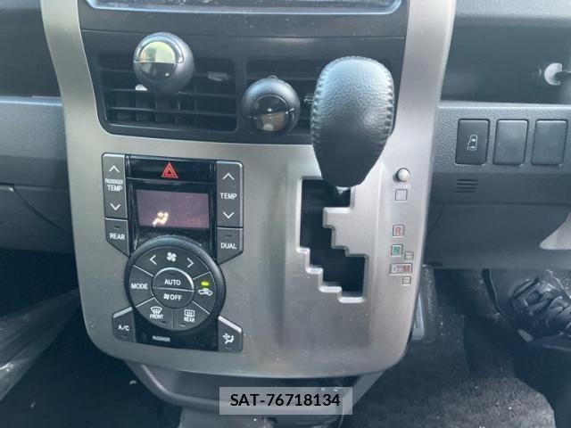 Toyota VOXY 2007-10 7903608-17
