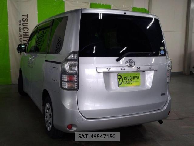 Toyota VOXY 2011-06 7903606-11